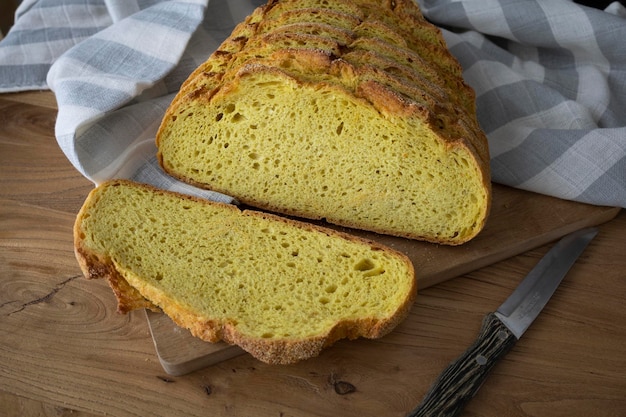 Knuspriges Maisbrot. Maisbrotscheiben essfertig