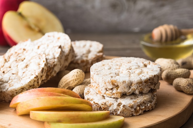 Knuspriges Rundbrot mit Trockenfutter