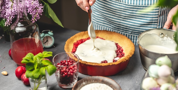 Kochen hausgemachten Cranberry Pie.