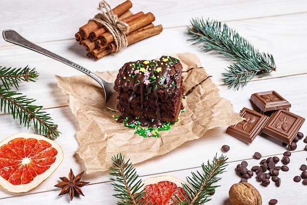 Kochen und Dekoration Weihnachtsschokoladenkuchen