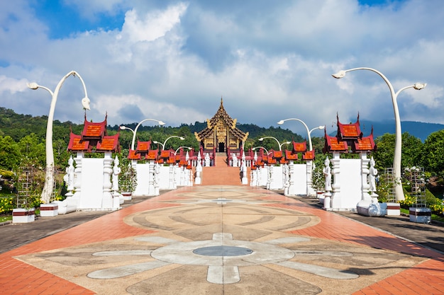 Königlicher Park Rajapruek-Tempel in Chiang Mai in Thailand