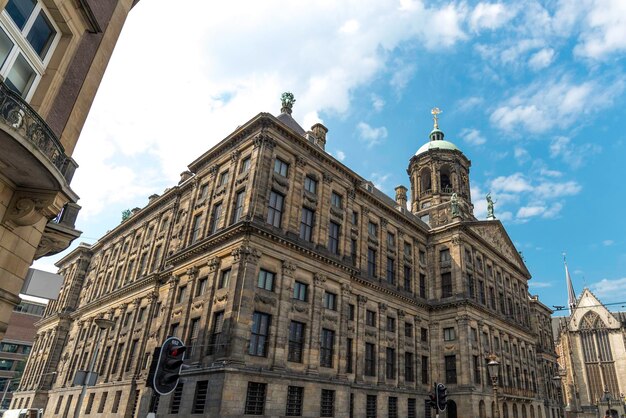 Königspalast am Herbstmorgen. Amsterdam, Niederlande