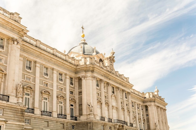 Königspalast von Madrid gegen den Himmel