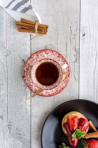 Foto köstliche hausgemachte erdbeeren torte