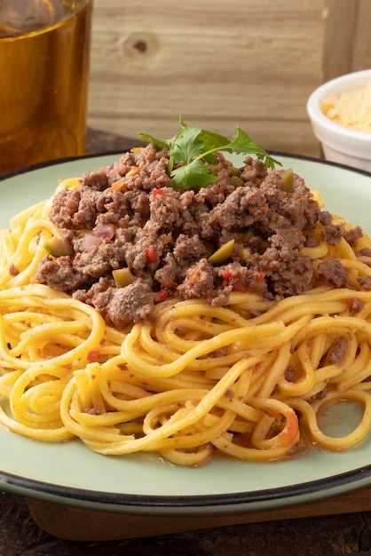 Köstliche italienische Bolognese-Nudeln Selektiver Fokus