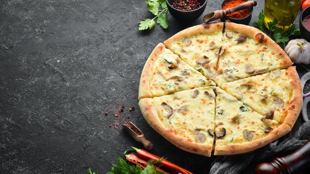 Köstliche Käsepizza Traditionelle italienische Pizza Draufsicht