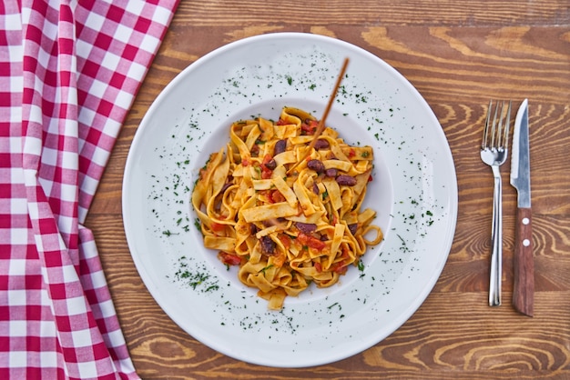 Köstliche mexikanische Pasta mit Bohnen