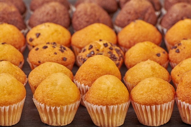 Köstliche Mini-Schokoladengeschmack-Muffins zum Frühstück