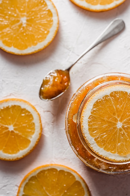 Köstliche Orangenmarmelade in einem Glas