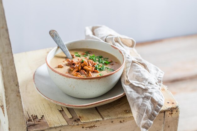 Köstliche Pilzsuppe aus frischen Pfifferlingen