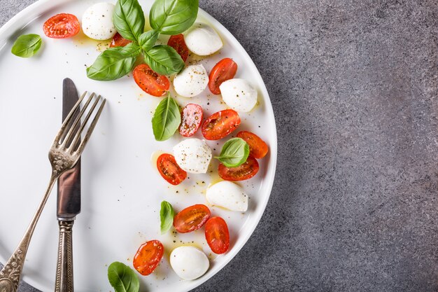 Köstlicher Caprese-Salat