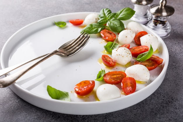 Köstlicher Caprese-Salat