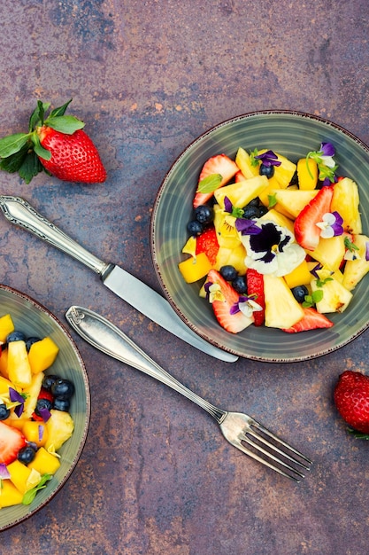 Köstlicher exotischer Fruchtsalat