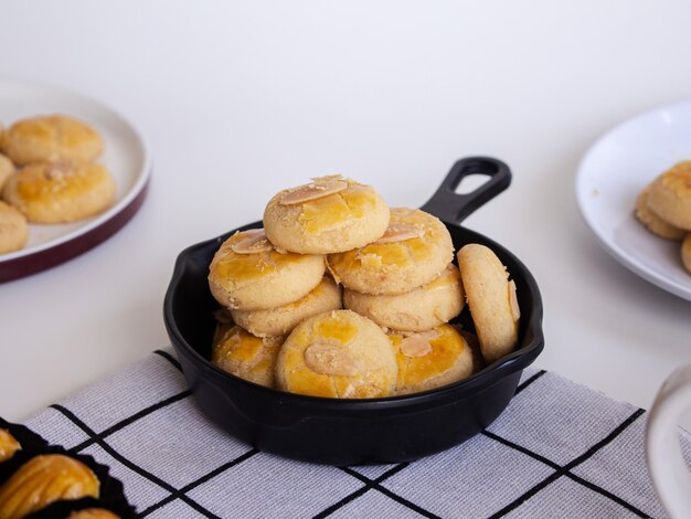 Köstlicher Mandel- und Nastar-Plätzchen-indonesischer Snack für Eid Al Fitr