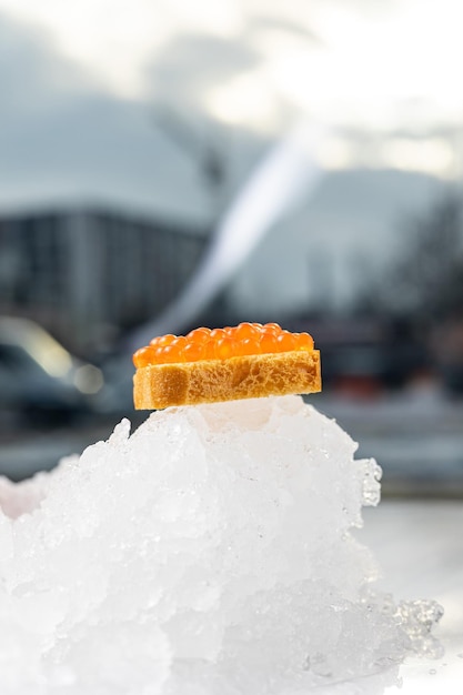 Köstlicher roter Kaviar auf Toast