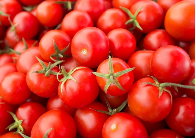 Köstlicher roter Tomatenhaufen