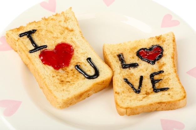 Köstlicher Toast mit Marmelade auf Plattennahaufnahme