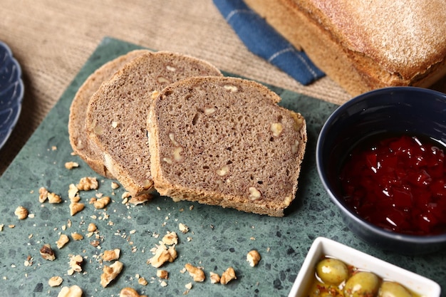 Köstliches Brot auf dem Tisch