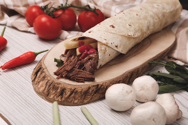 köstliches fleisch durum türkische kebap sandwich wrap