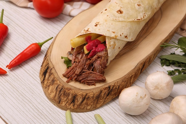 köstliches fleisch durum türkische kebap sandwich wrap