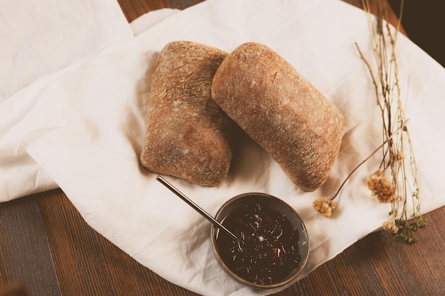 köstliches naturästhetisch gebackenes Brot