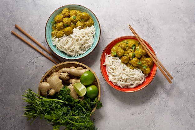 Foto köstliches stillleben mit thailändischem essen