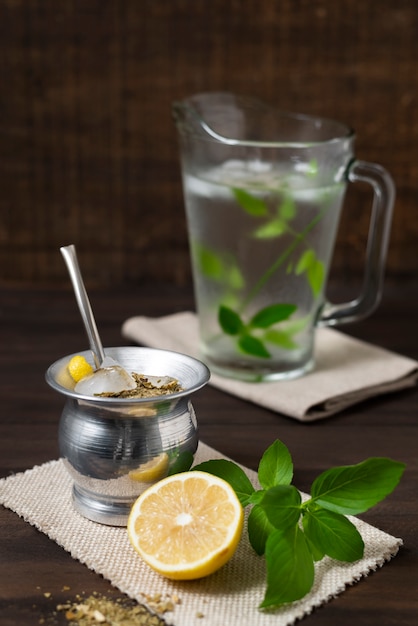 Foto köstliches terere-getränk-stillleben