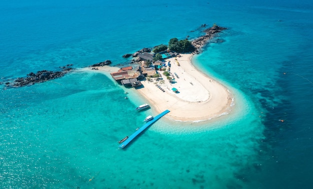 Koh Khai Nai, la isla de los gatos, en la provincia de Phuket, Tailandia