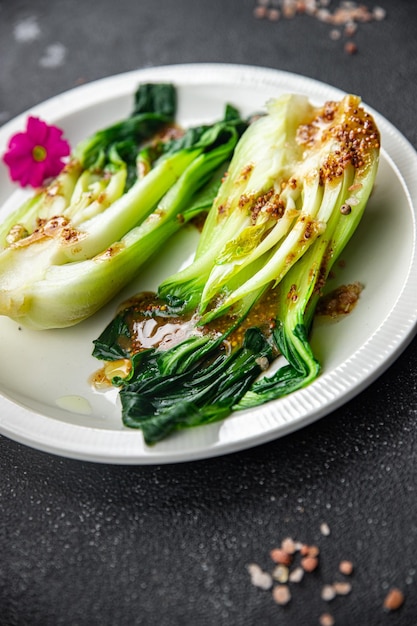 Kohl Bok Choy oder Pak Choi Gericht Gemüse gesunde Mahlzeit Lebensmittel Snack auf dem Tisch Kopierraum Essen