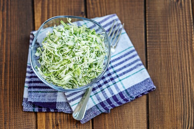 Kohlsalat und Gewürze. Platz kopieren.