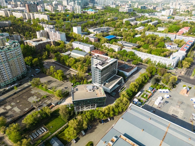 Kok Tobe Hill Gondola firmar en la ciudad de Almaty