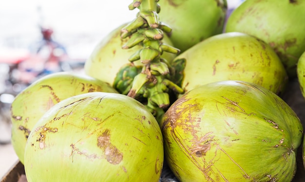 Kokosnüsse auf dem Markt