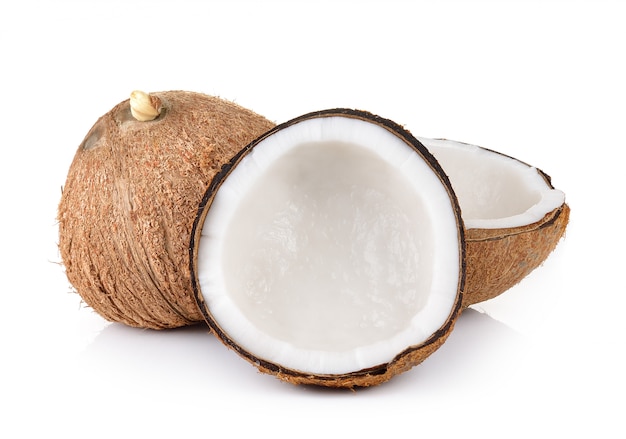 Kokosnuss-Nahaufnahme auf einer weißen Wand