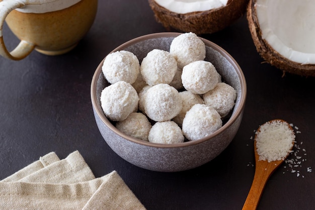 Kokosnussbonbons oder Kekse Dessert Kokosnuss Vegetarisches Essen