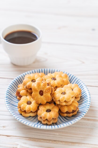 Kokosnusskeks mit Ananasmarmelade