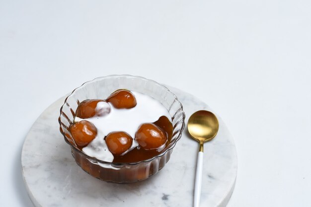 kolak biji salak o bubur candil es una papilla de postre típica de Indonesia