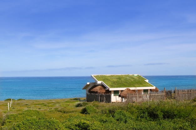 Ökologisches Grasdachhaus in Mexiko