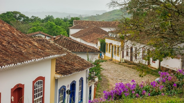 Koloniale und farbenfrohe Architektur der historischen Stadt Tiradentes in Minas Gerais Brasilien