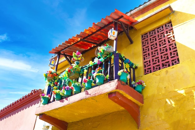 Kolumbien Cartagena Walled City Cuidad Amurrallada und farbenfrohe Gebäude im historischen Stadtzentrum