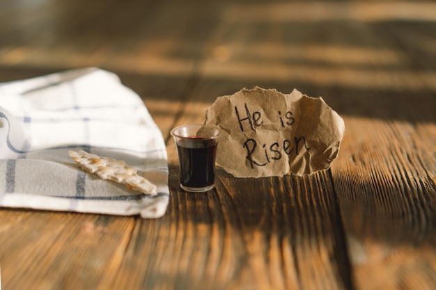 Foto kommunion religiöse tradition des brechens von brot, brot und wein