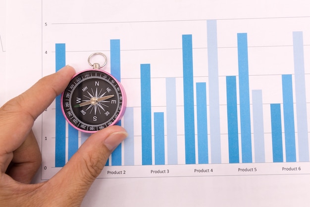 Kompass und Geschäftsdiagramme, Finanzkonzept