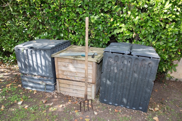 Kompostierbehälter für den Recycling von organischen Abfällen aus Küche und Garten im Freien