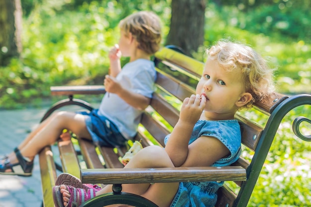 Konflikte auf dem Spielplatz, Ressentiments, Jungen- und Mädchenstreit.