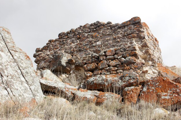 Konya Takkeli Mountain Remains de um antigo castelo