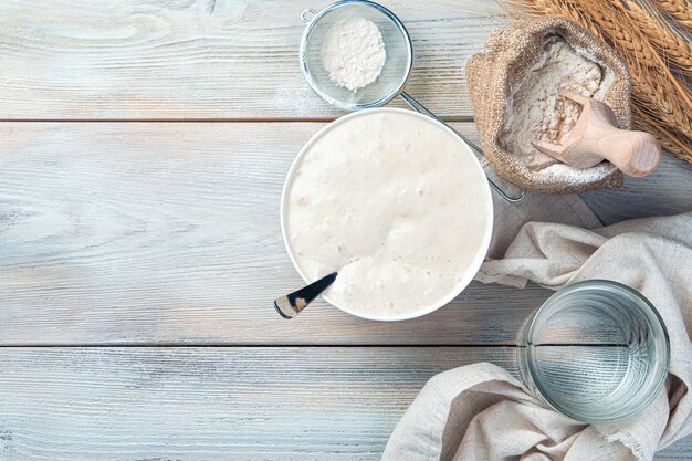 Konzept der Herstellung von Brot mit Zutaten