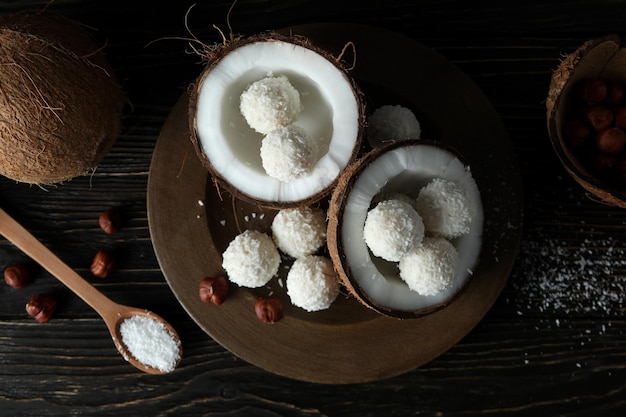 Konzept der leckeren Süßigkeiten Kokosbonbons Draufsicht