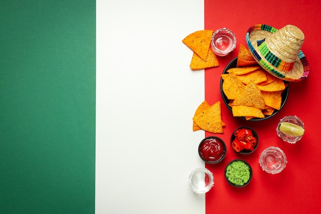 Konzept der mexikanischen Lebensmittel Tortilla und Tequila Platz für Text
