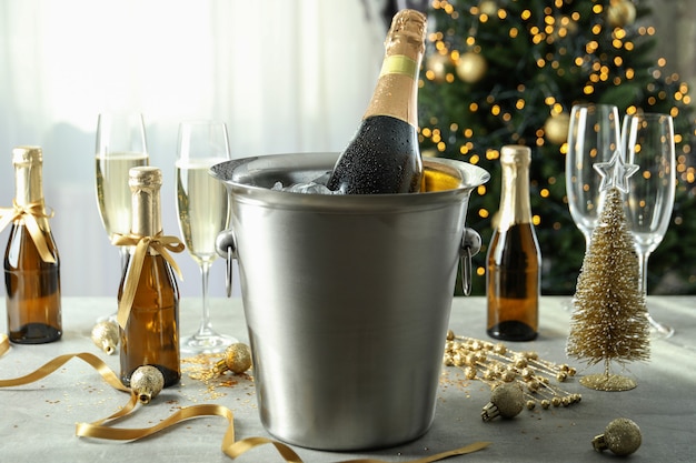 Konzept der Neujahrsfeier mit Champagner.