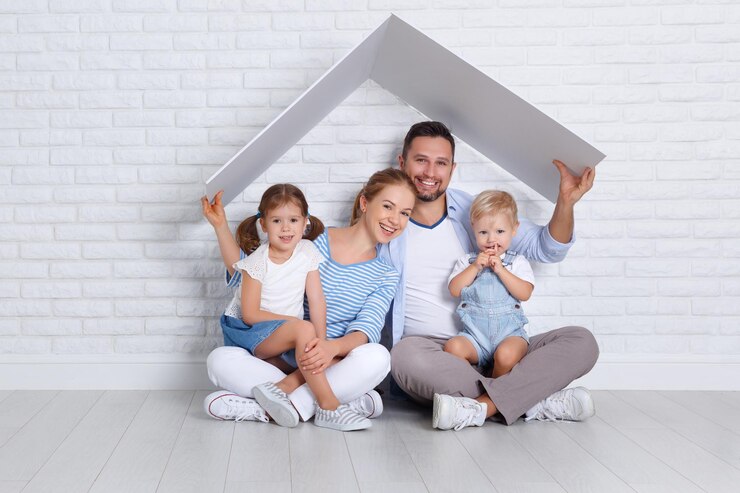 Foto konzept der unterbringung einer jungen familie, mutter, vater und kindern in einem neuen zuhause