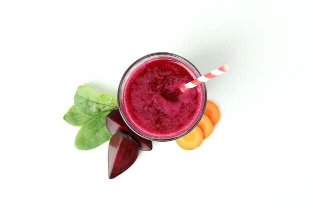 Konzept des gesunden Getränks mit Rote-Bete-Smoothie